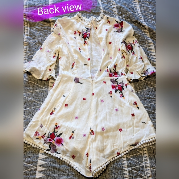 Indikah brand, shorts romper, ladies size 8, white w/gorgeous embroidery details - Picture 13 of 16